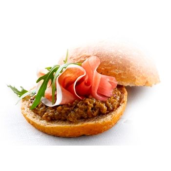 Mini-burger with aubergine spread